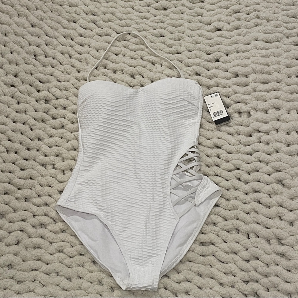 [KENNETH COLE NEW YORK] NWT WHITE RIBBED STRAPPY ONE-PIECE BATHING SUIT